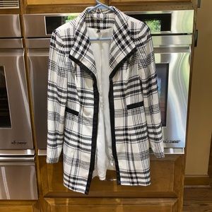 Size 6 black and white car length jacket